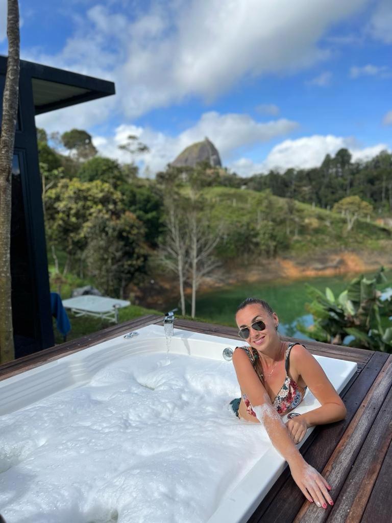 Cabana Privada Sin Prisa "Not Rush" Preciosa! Con Jacuzzi, Vista Y Acceso Directo Al Embalse, Vista A La Piedra , Deporte Acuatico Paddle Board And Breakfast Incluidos ! Imperdible Guatapé 外观 照片