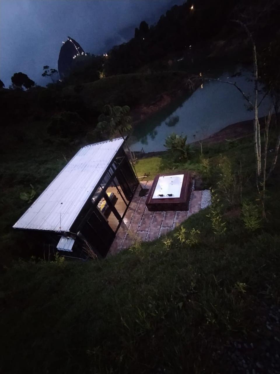 Cabana Privada Sin Prisa "Not Rush" Preciosa! Con Jacuzzi, Vista Y Acceso Directo Al Embalse, Vista A La Piedra , Deporte Acuatico Paddle Board And Breakfast Incluidos ! Imperdible Guatapé 外观 照片