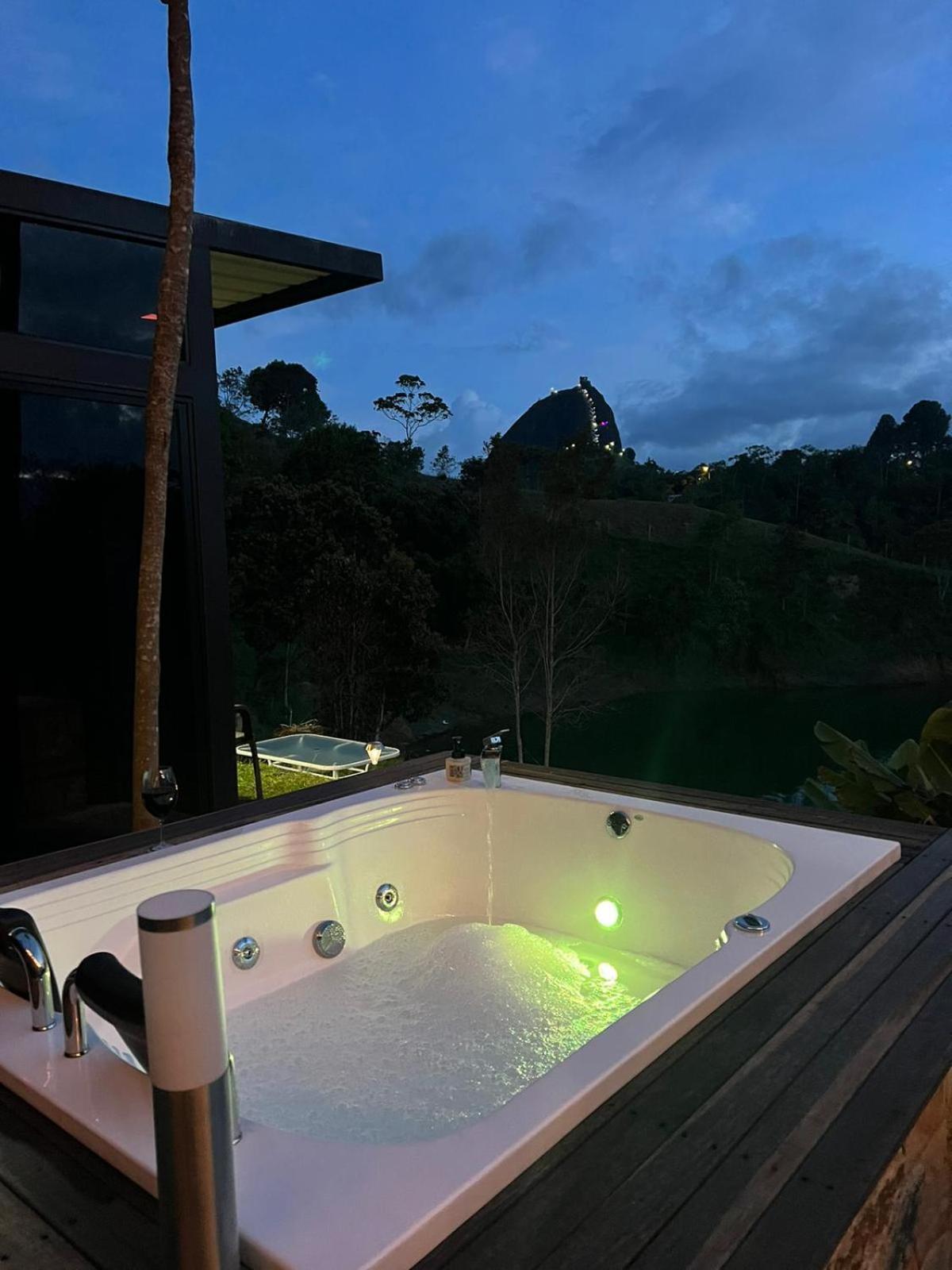 Cabana Privada Sin Prisa "Not Rush" Preciosa! Con Jacuzzi, Vista Y Acceso Directo Al Embalse, Vista A La Piedra , Deporte Acuatico Paddle Board And Breakfast Incluidos ! Imperdible Guatapé 外观 照片