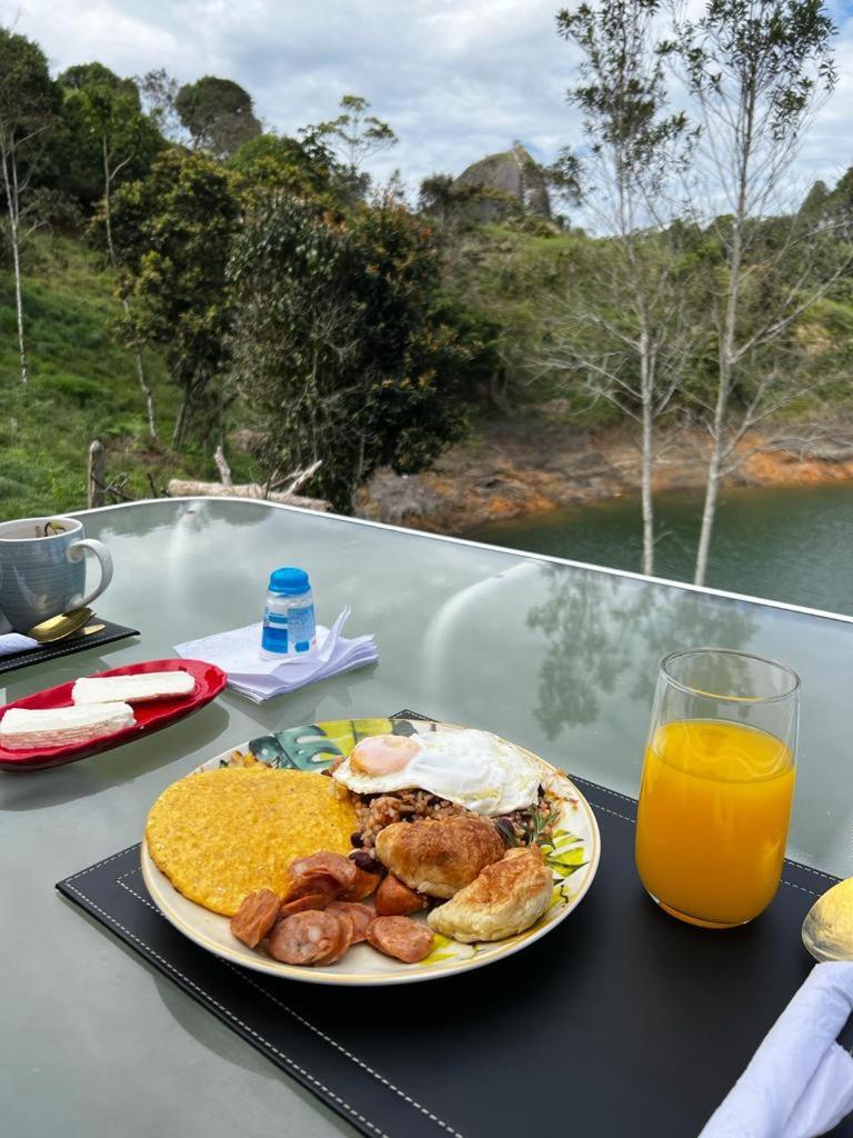 Cabana Privada Sin Prisa "Not Rush" Preciosa! Con Jacuzzi, Vista Y Acceso Directo Al Embalse, Vista A La Piedra , Deporte Acuatico Paddle Board And Breakfast Incluidos ! Imperdible Guatapé 外观 照片
