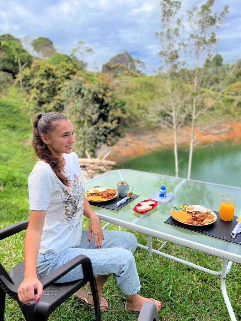 Cabana Privada Sin Prisa "Not Rush" Preciosa! Con Jacuzzi, Vista Y Acceso Directo Al Embalse, Vista A La Piedra , Deporte Acuatico Paddle Board And Breakfast Incluidos ! Imperdible Guatapé 外观 照片