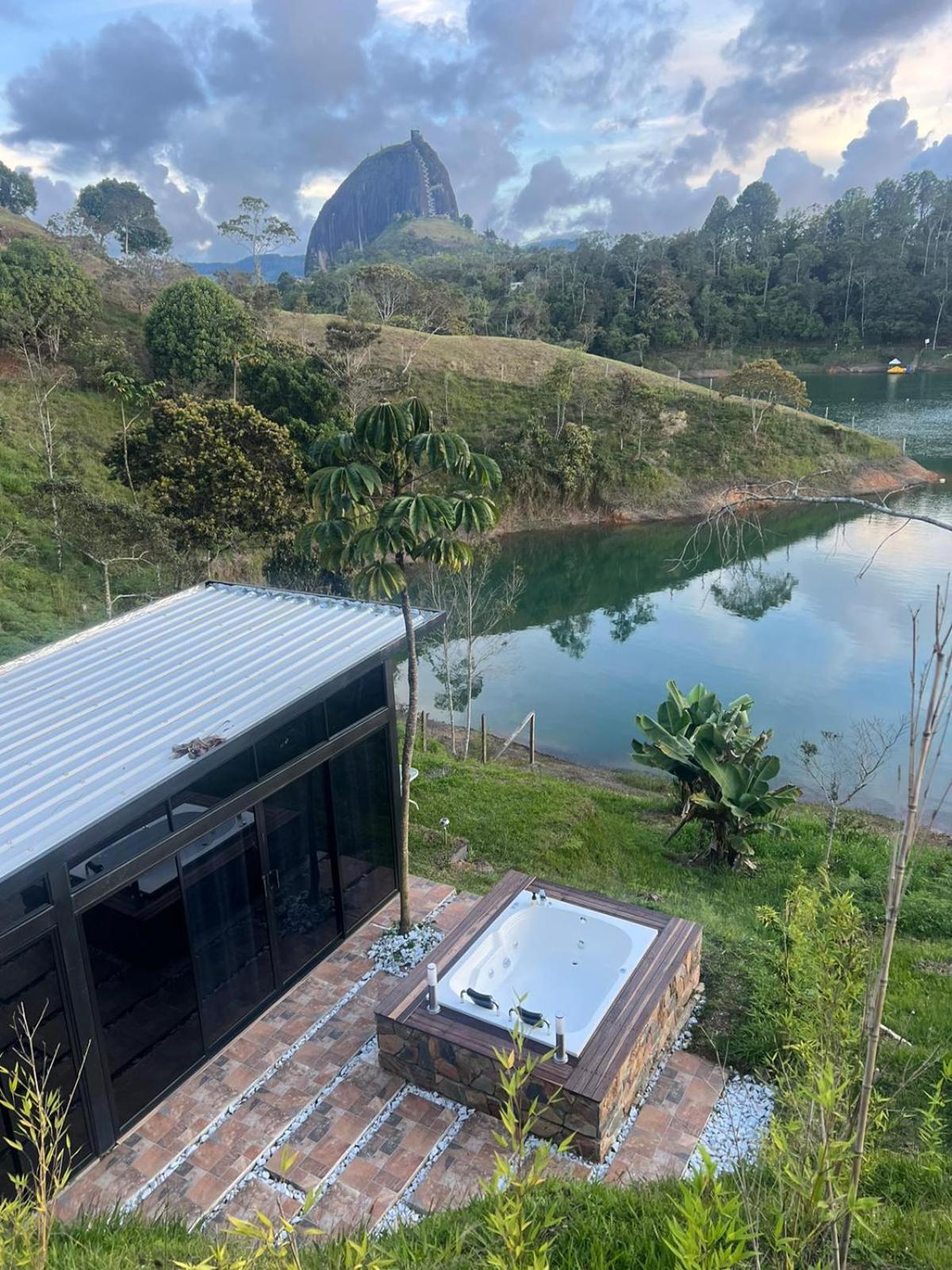 Cabana Privada Sin Prisa "Not Rush" Preciosa! Con Jacuzzi, Vista Y Acceso Directo Al Embalse, Vista A La Piedra , Deporte Acuatico Paddle Board And Breakfast Incluidos ! Imperdible Guatapé 外观 照片