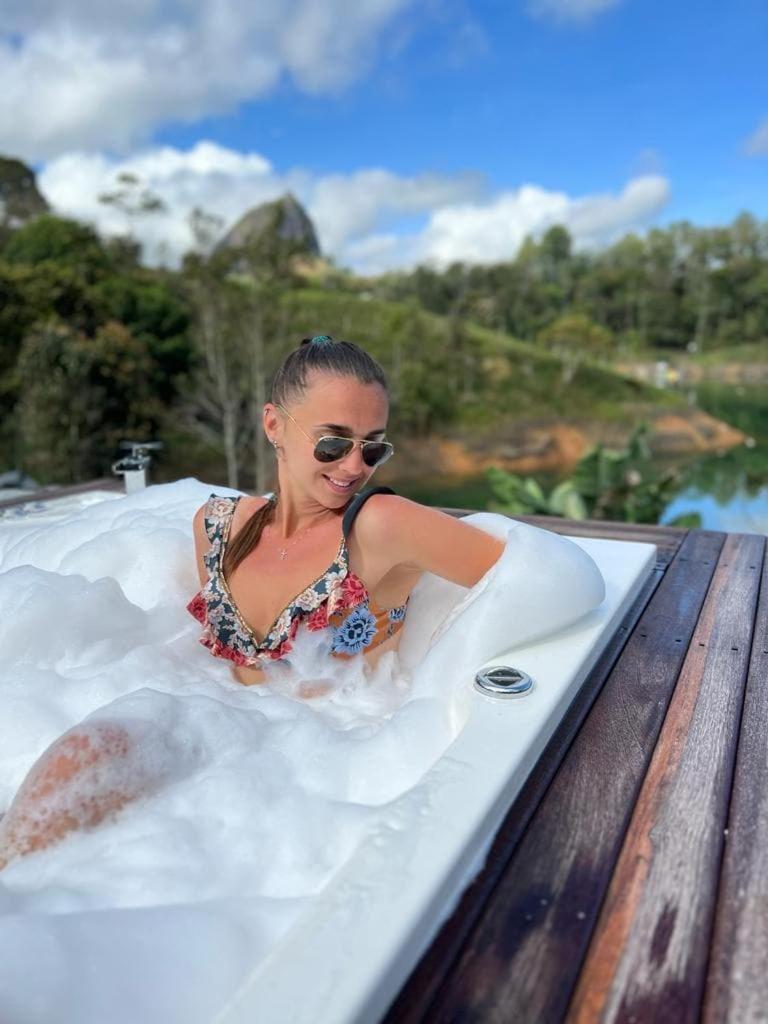 Cabana Privada Sin Prisa "Not Rush" Preciosa! Con Jacuzzi, Vista Y Acceso Directo Al Embalse, Vista A La Piedra , Deporte Acuatico Paddle Board And Breakfast Incluidos ! Imperdible Guatapé 外观 照片